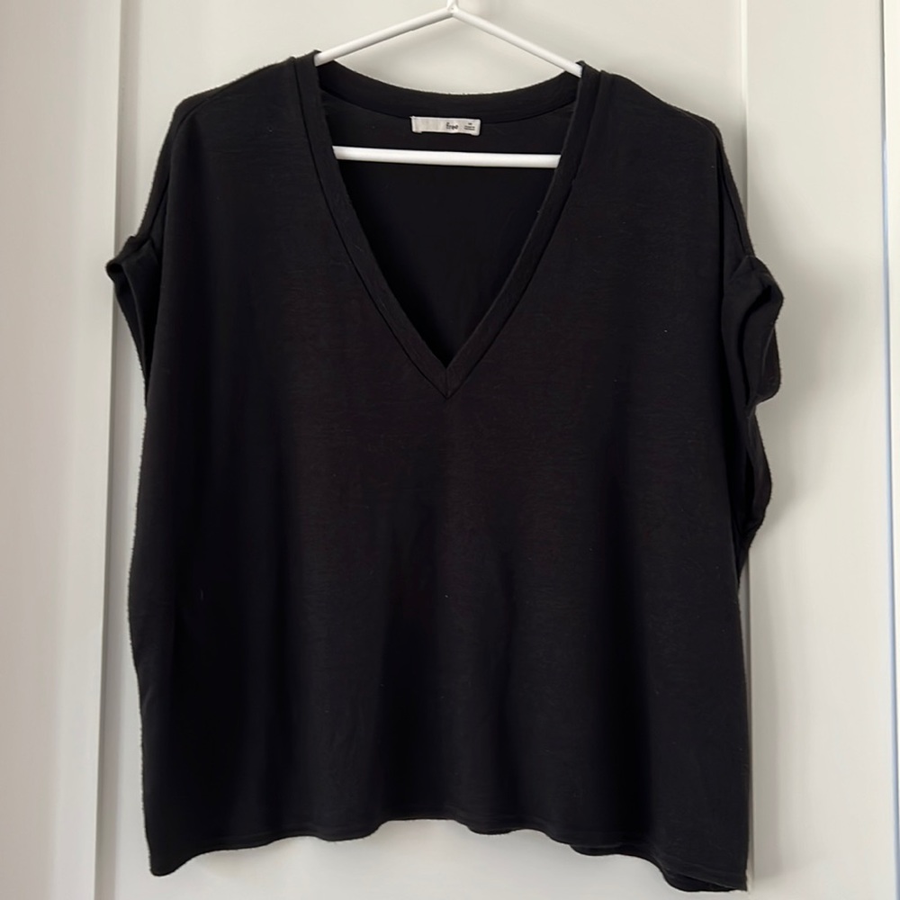 Aritzia (Wilfred Free) black oversized t-shirt size medium